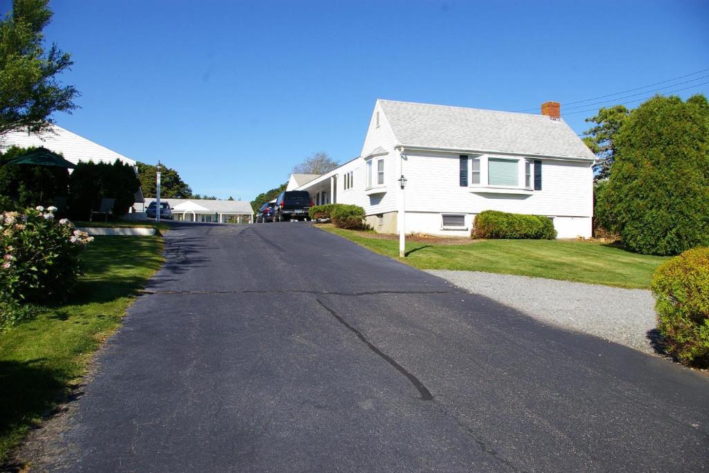 Chatham Highlander Village Inn Exterior photo