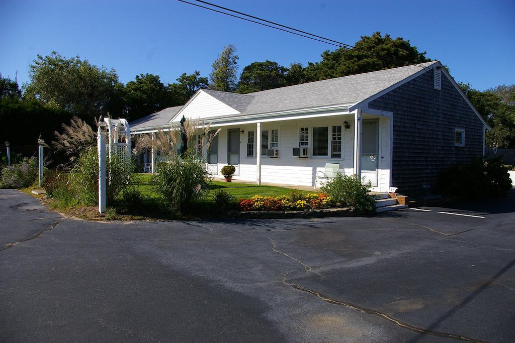 Chatham Highlander Village Inn Exterior photo