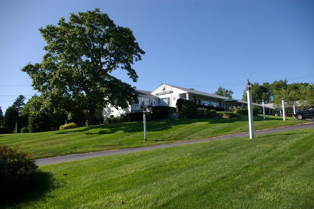 Chatham Highlander Village Inn Exterior photo